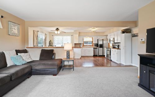 7925 Holt Ave, Milwaukee, WI 53219-3845