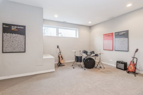 4123 Ridgeway Ave, Chicago IL 60618-2120 exterior