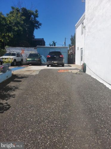 2232 5 St, Philadelphia PA 19106-3715 exterior