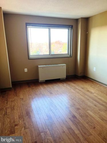 7333 New Hampshire Ave, Silver Spring MD 20912-6958 exterior