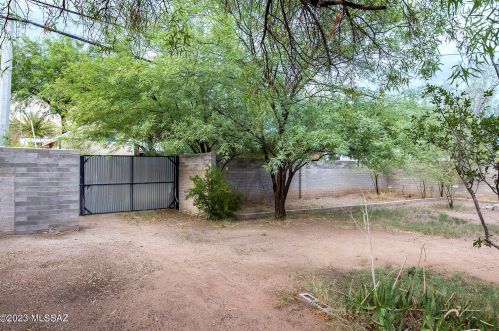 2805 Lester St, Tucson AZ 85705-8928 exterior