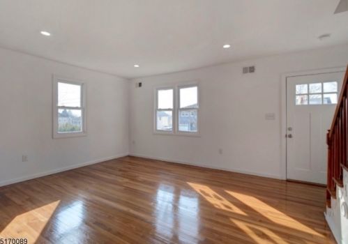 58 Meckes St, Springfield NJ  07081-2802 exterior