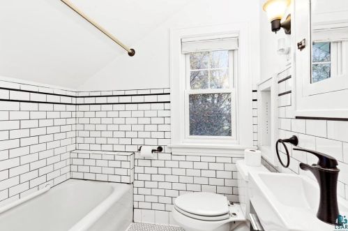 406 43 Ave, Duluth MN 55807-1555 exterior