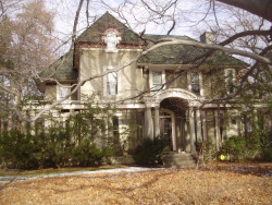 75 Bellevue St, Newton, MA 02458-1918