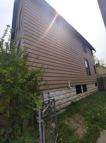 3053 Holton St, Milwaukee WI 53212-2122 exterior