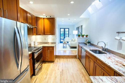 418 Capitol St, Washington DC  20003-4012 exterior