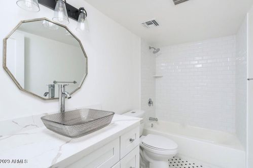 2316 Desert Cove Ave, Phoenix AZ  85028-2411 exterior