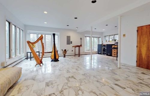 25 Sparrowbush Rd, Upper Saddle River NJ 07458-1420 exterior