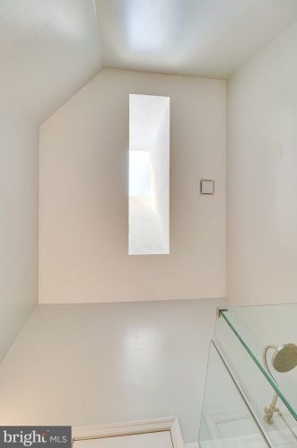 7041 Chesley Search Way, Alexandria VA 22315-4754 exterior