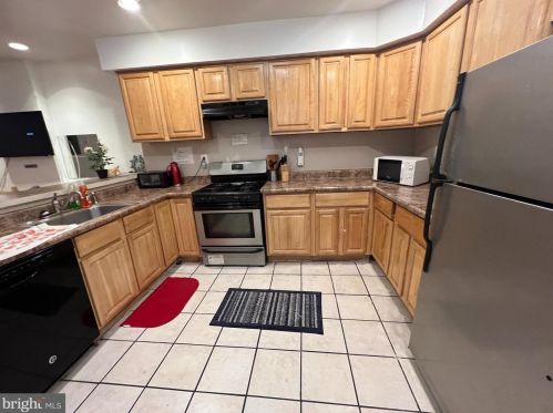 3247 Carlisle St, Philadelphia PA 19132-4018 exterior