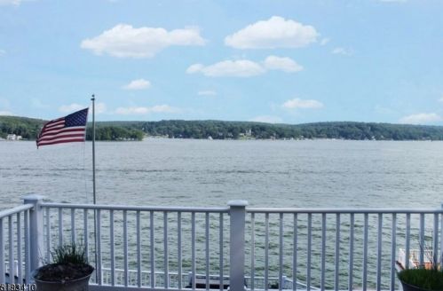 7 Elba Ave, Hopatcong NJ  07843-1807 exterior