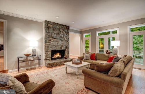 7621 Laurel Leaf Dr, Rockville MD 20854-1768 exterior