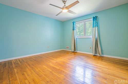 35 Sandalwood Dr, Edison NJ 08820-1249 exterior