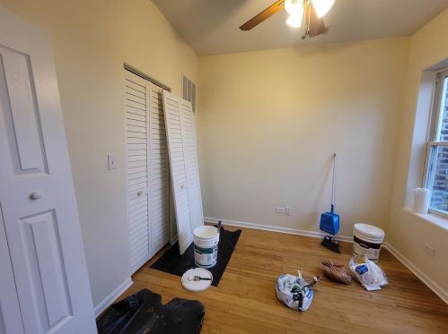 58 50th St, Chicago, IL 60615-2122