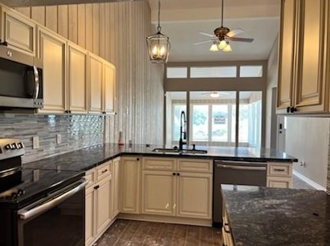 33 April Point Dr, Montgomery TX  77356-5811 exterior