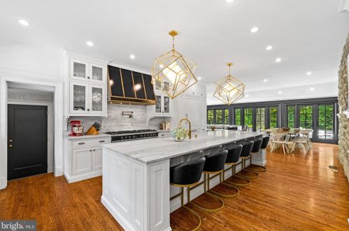 104 Mermaid Ln, Philadelphia PA 19118-3246 exterior