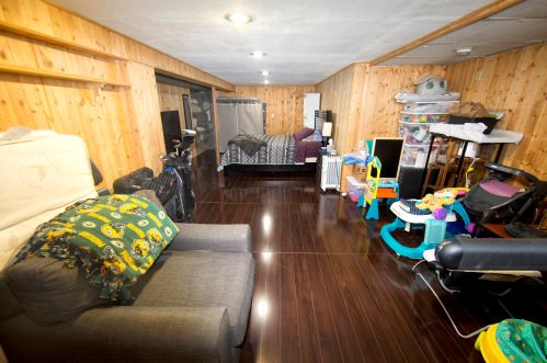 5581 Honey Creek Dr, Milwaukee WI  53221-4062 exterior