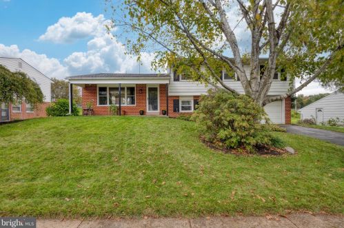 1757 Longview Dr, Lancaster, PA 17601-4715