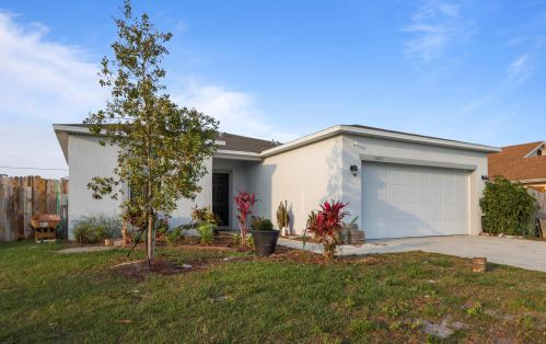1257 Santiago Ave, Fort Pierce, FL 34953-5033