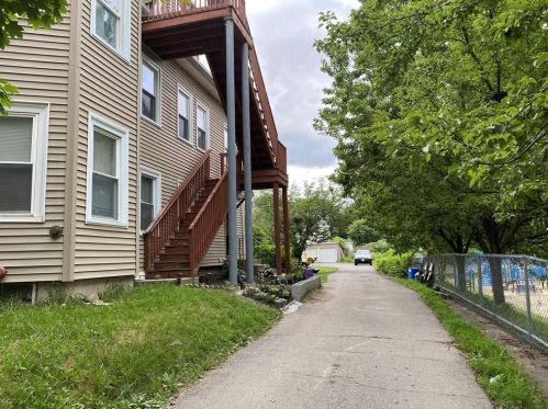 18 Falmouth St, Worcester MA 01607-1313 exterior