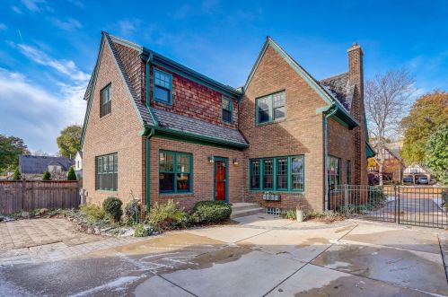 725 Lk Vw Ave, Milwaukee WI 53217-4857 exterior