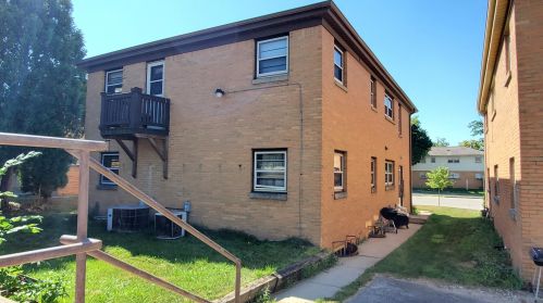 9728 Capitol Dr, Milwaukee, WI 53222-1432