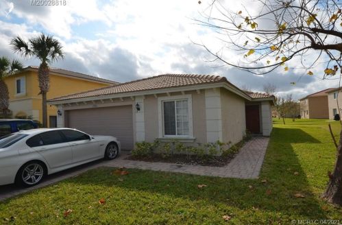 1996 Providence Pl, Fort Pierce, FL 34953-4360