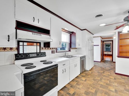 2180 Old Philadelphia Pike, Lancaster PA 17602-2633 exterior