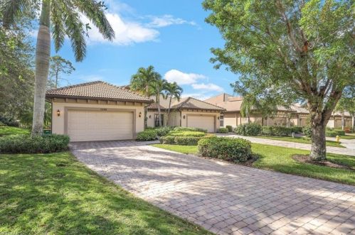 7599 Moorgate Pt Way, Naples FL 34113-5102 exterior