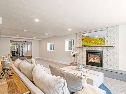 8851 Willow Grn Dr, Sandy UT 84093-2056 exterior