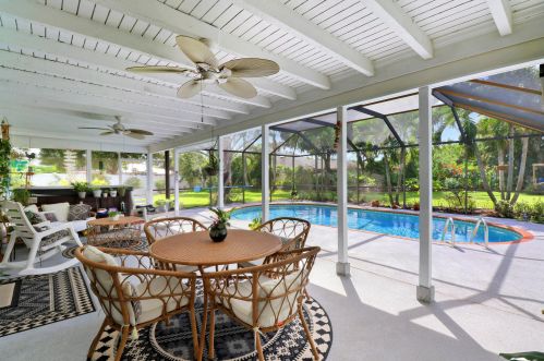 2910 Cates Cir, Fort Pierce FL  34952-5812 exterior