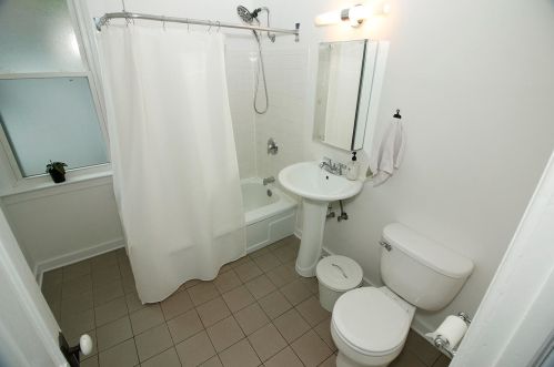 2420 Weil St, Milwaukee WI 53212-3045 exterior