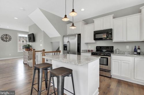 33 Overlook Dr, Hanover PA 17331-9136 exterior