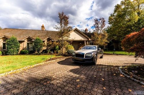 2 Toboggan Rdg Rd, Upper Saddle River NJ 07458-2521 exterior