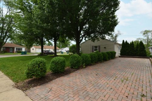 2105 Capri Ave, Joliet IL 60436-1111 exterior