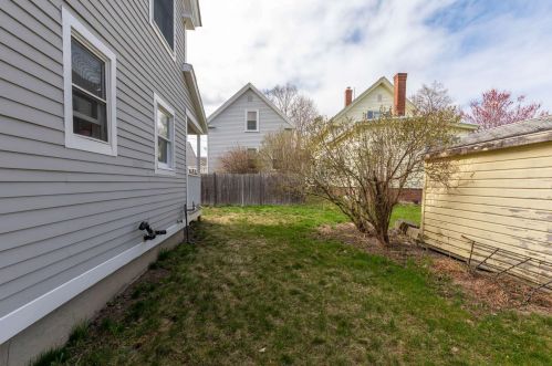 43 Frst St, Dover NH 03820-3223 exterior