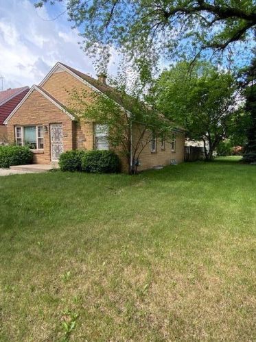 4833 64th St, Milwaukee, WI 53218-4020