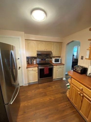 1566 Berkshire Ave, Pittsburgh PA  15226-2476 exterior