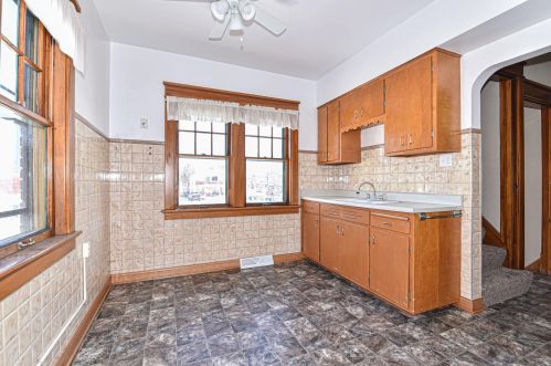 348 Howard Ave, Milwaukee WI 53235-4807 exterior