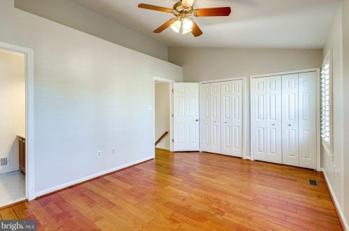 6026 Lands End Ln, Alexandria VA 22315-2669 exterior