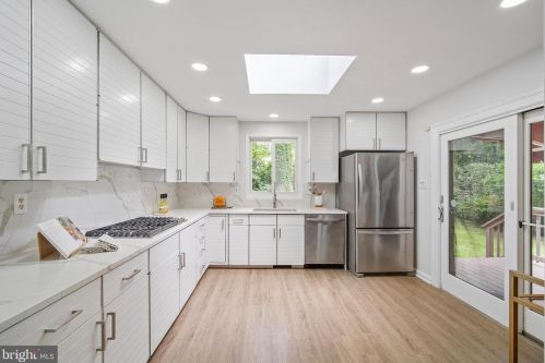 1524 Red Oak Dr, Silver Spring MD 20910-1549 exterior