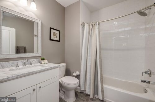 300 Mount Vernon Ave, Alexandria VA  22301-2232 exterior