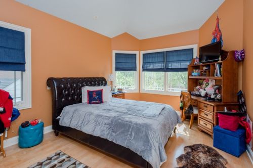 6923 Kenton Ave, Chicago IL 60712-2429 exterior