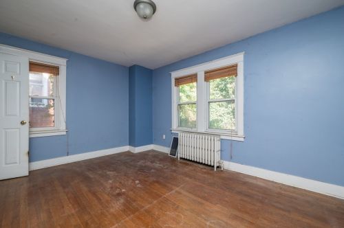 5735 Pocusset St, Pittsburgh PA 15217-2218 exterior