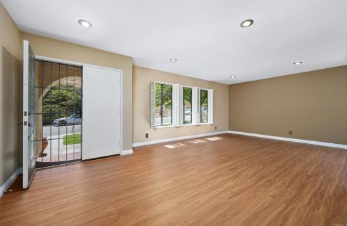 2833 Cottingham St, Oceanside, CA 92054-3734