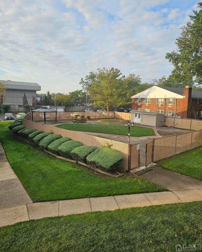 32 Woodedge Ave, Edison NJ exterior