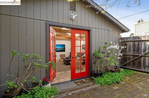 2122 Sacramento St, Berkeley CA 94702-1905 exterior