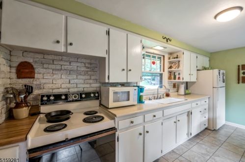 39 Jacobs Rd, Rockaway NJ 07866-4604 exterior