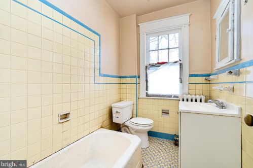 2702 17th St, Washington, DC 20018-2026