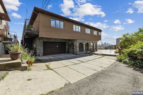 114 Pne St, Cliffside Park NJ 07010-1018 exterior